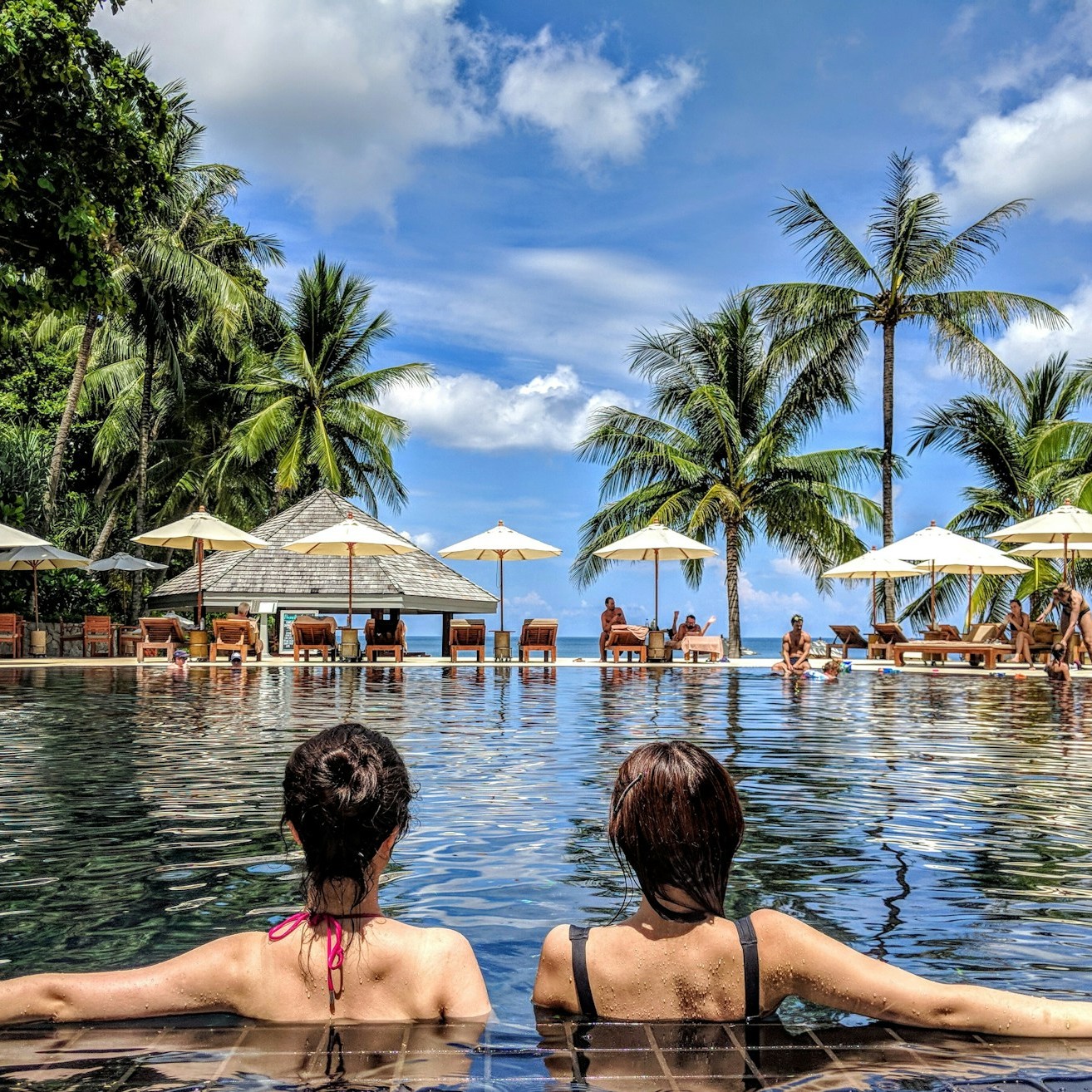 womens-enjoying-earlybooking-pool